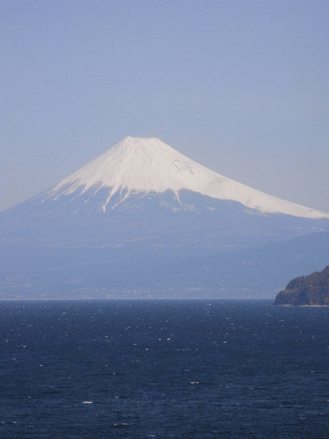 海と空と富士山。