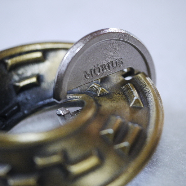 MÖBIUS
